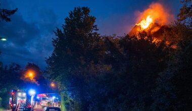 Haus brennt – Feuerwehr rettet Senioren