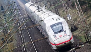 Zugstrecke nach Hamburg gesperrt – Ausfälle und Ersatzverkehr