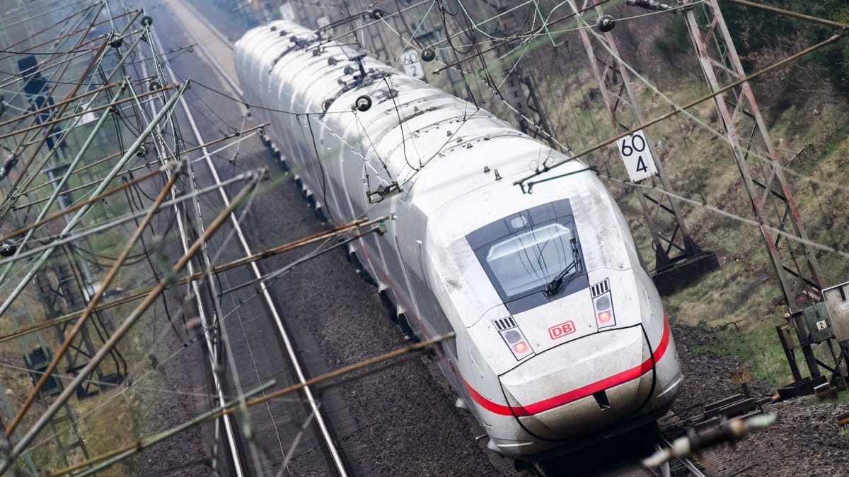 Zugstrecke nach Hamburg gesperrt – Ausfälle und Ersatzverkehr