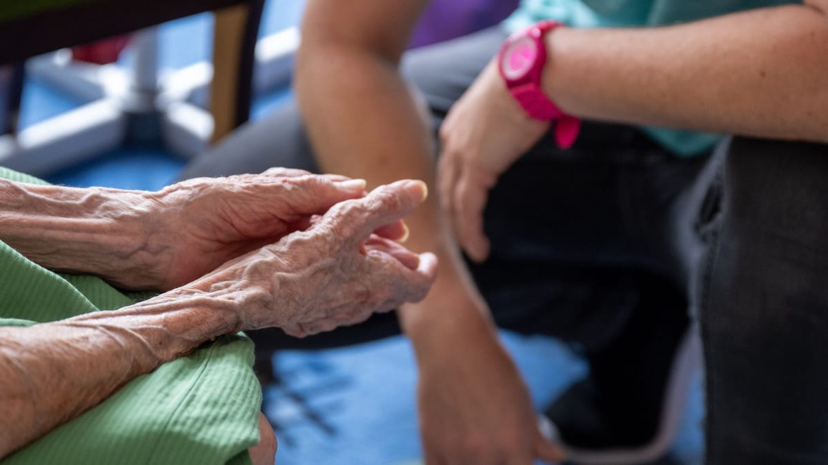 Bedürftige warten lange auf Pflegehilfe – Anträge stauen sich