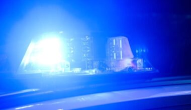 Betrunkener beißt und tritt Polizist nach Verkehrskontrolle