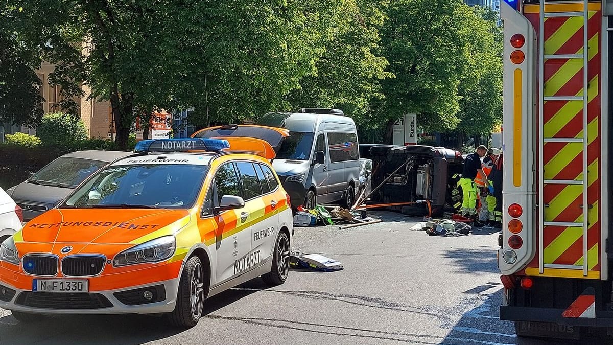 Einsatz in der Arabellastraße: Im Münchner Stadtteil Bogenhausen kam es zu einem tragischen Verkehrsunfall.