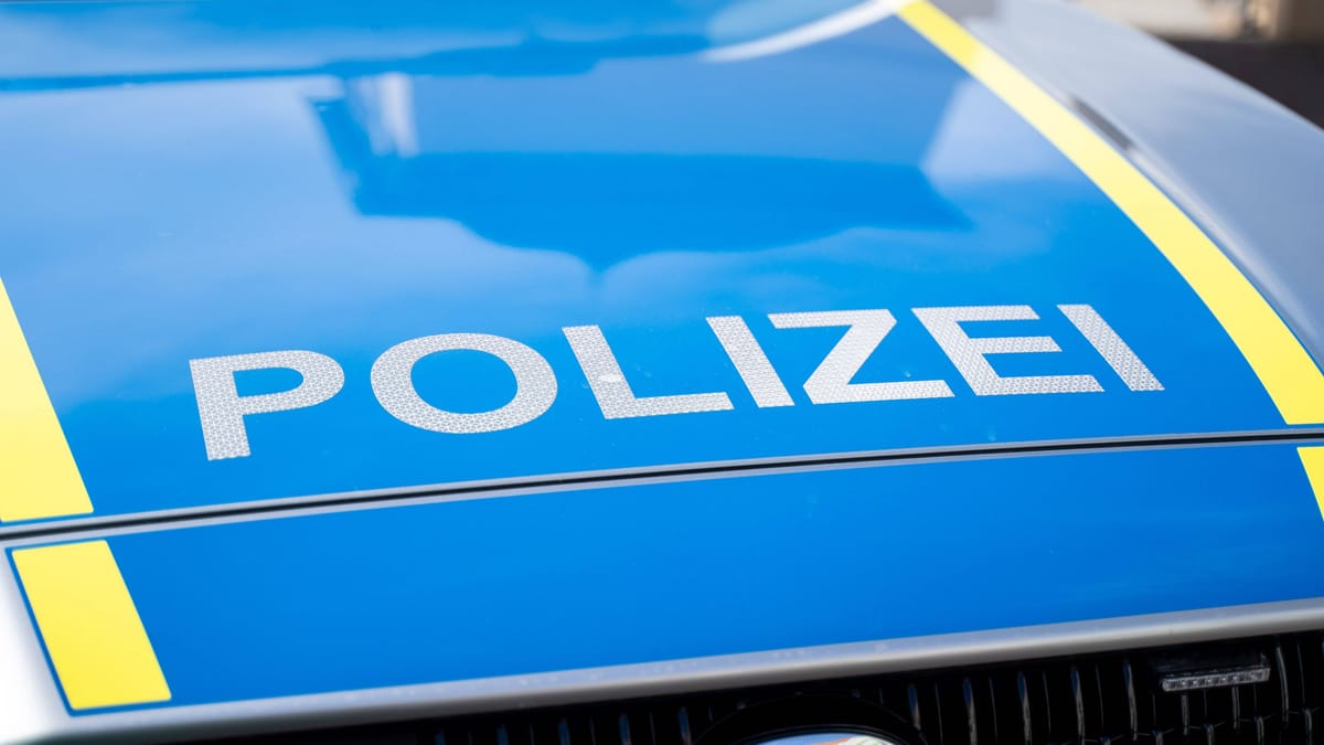 Mann attackiert 79-Jährige in ihrer eigenen Wohnung