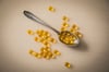 Viele Menschen greifen zu Vitamin-D-Präparaten, obwohl die Wirksamkeit bei gesunden Menschen nicht wissenschaftlich bestätigt ist.