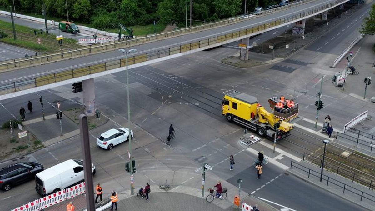 Gesperrte Brücke an der Wuhlheide sorgt für massive Staus