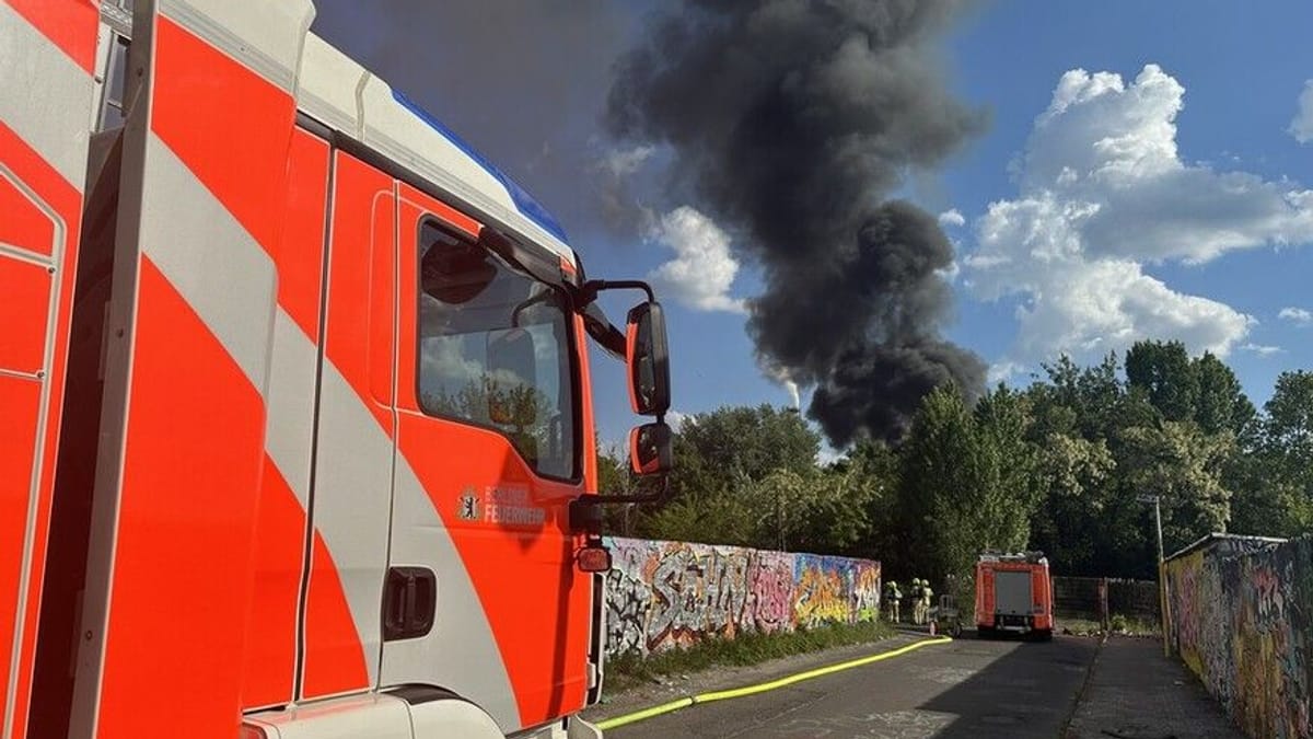 Feuer in Gartenkolonie in Spandau ausgebrochen