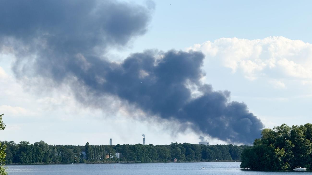 Feuer in Haselhorst: Löscharbeiten nach Brand in Berlin-Spandau beendet