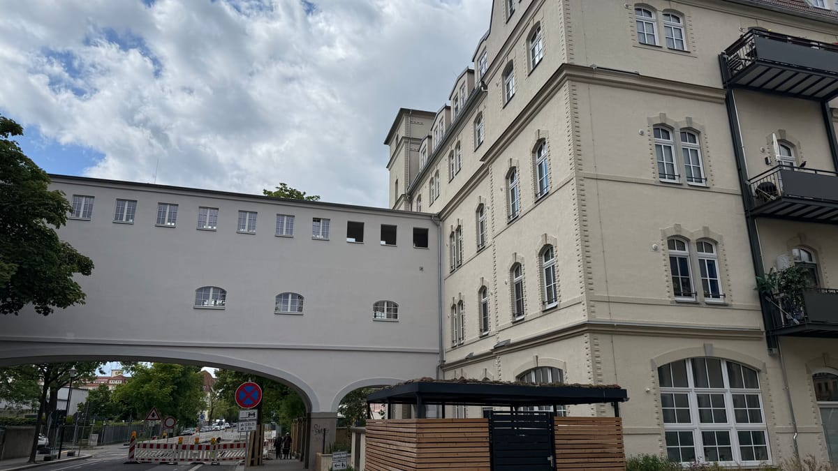 Frisch saniertes Haus in ehemaliger F6-Zigarettenfabrik geflutet
