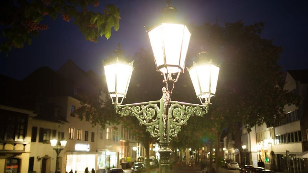 Erste 200 historische Gaslaternen auf LED umgestellt