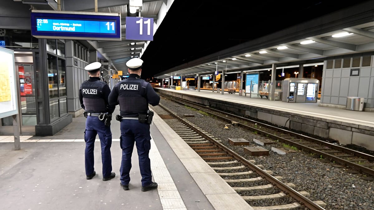 Betrunkener beleidigt Polizistin – 2,28 Promille am Bahnhof