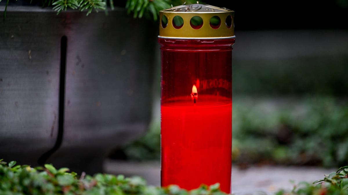 Verbot für Grablichter mit offenen Flammen auf Friedhöfen