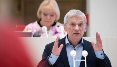 "gesichert rechtsextremistisch": Verfassungsschutz hebt Einstufung von Brandenburger AfD vorerst auf
