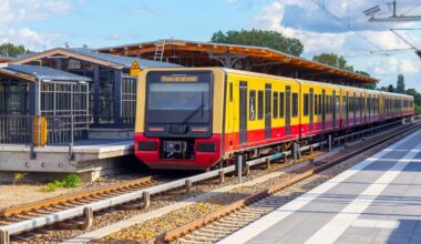 Mann masturbiert in S-Bahn und attackiert Reisenden