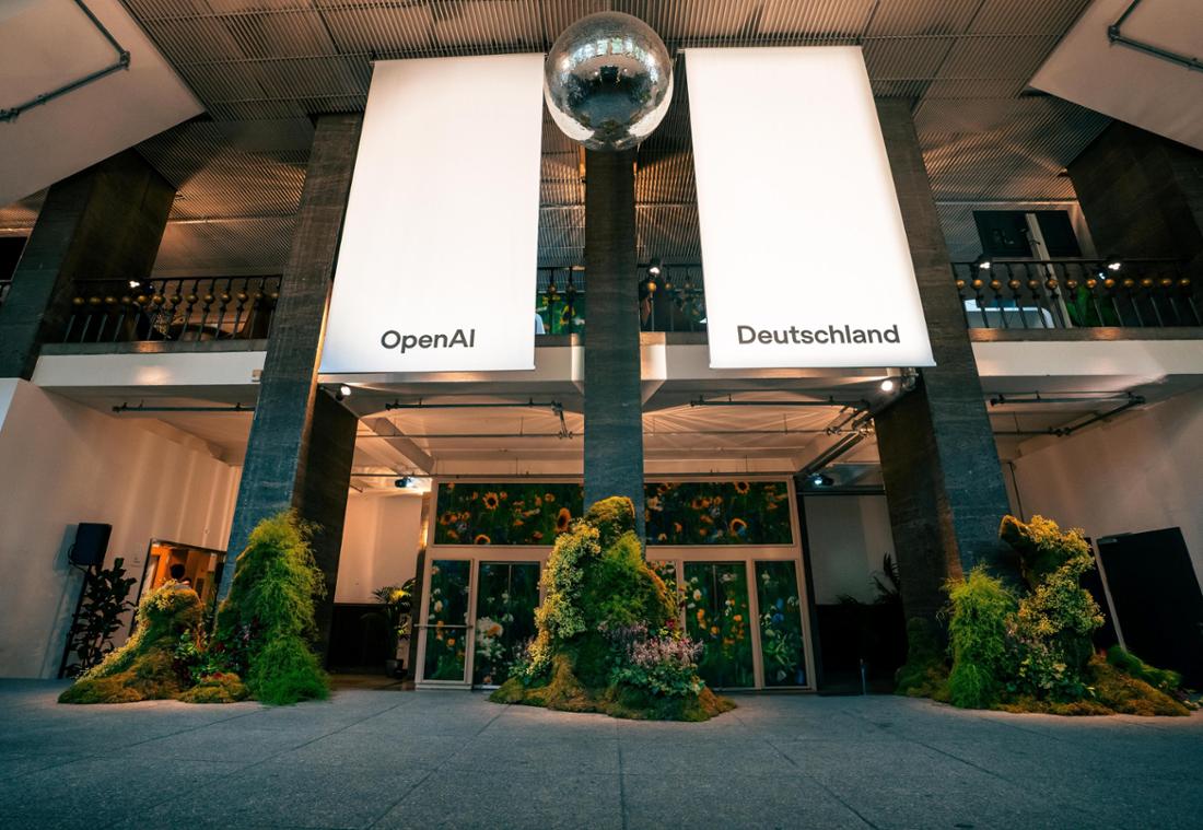 Die Eröffnungsfeier zum ersten Deutschland-Büro von OpenAI fand im Forum der Zukunft beim Deutschen Museum statt – der Veranstaltungsort wurde entsprechend hergerichtet.