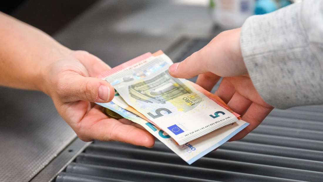 Bargeld abheben wird eingeschränkt: Bank-Kunden verlieren beliebten Service