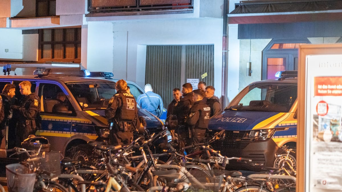 19-Jähriger rast der Polizei mit gestohlenem Auto davon