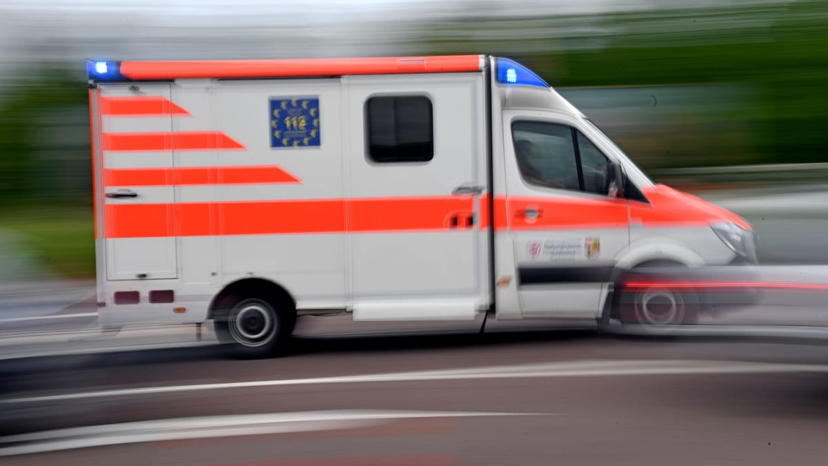 Frau fährt Kind an – und erleidet selbst Oberschenkelbruch