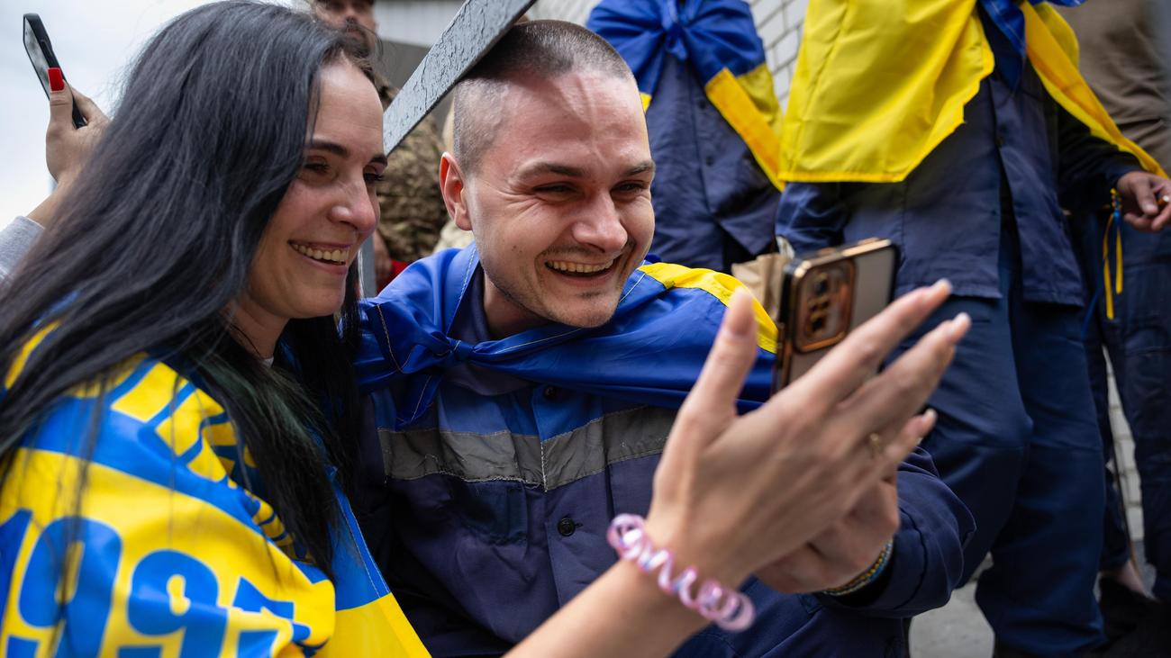 Krieg in der Ukraine: Russland und Ukraine schließen großen Gefangenenaustausch ab