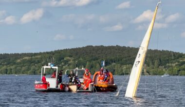 Unglück in Berlin: Mit vier Mann an Bord! Segelboot versank in Havel | Regional