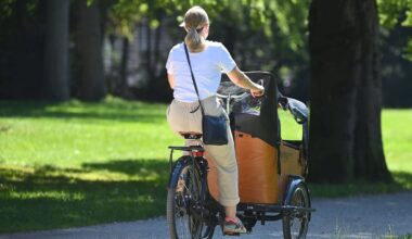 Mann greift Frau mit Kindern und Lastenrad in Plänterwald an