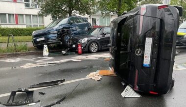 Auto überschlägt sich bei Unfall – drei Verletzte