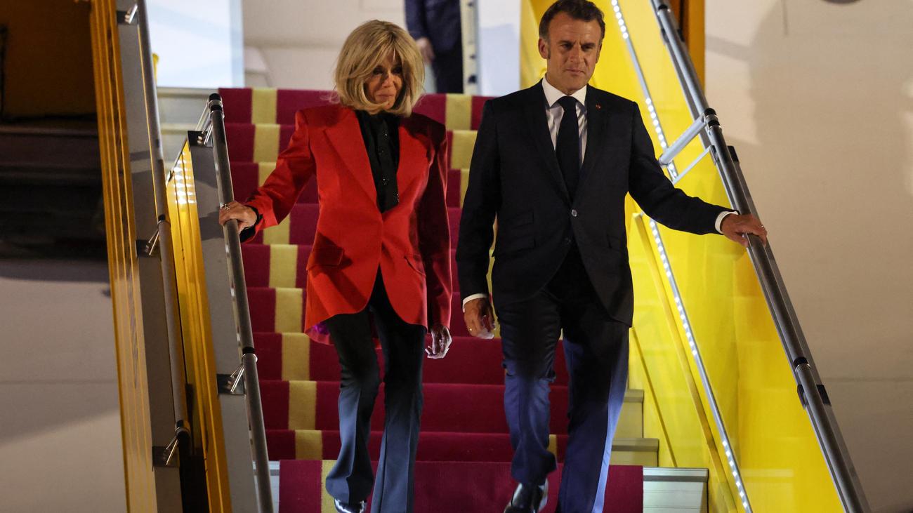 Videoaufnahme bei Vietnamreise: Angeblicher Schlag ins Gesicht bringt Ehepaar Macron in Erklärungsnot