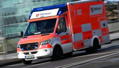 Auto schleift Radfahrer mit – Führerschein beschlagnahmt