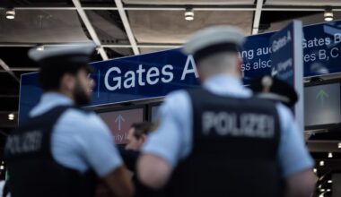 Zwei Straftäter bei Einreise am Flughafen festgenommen