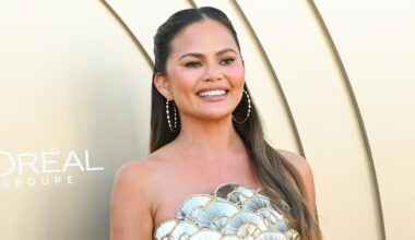 Chrissy Teigen: Sie hat sich die Stirn verkleinern lassen