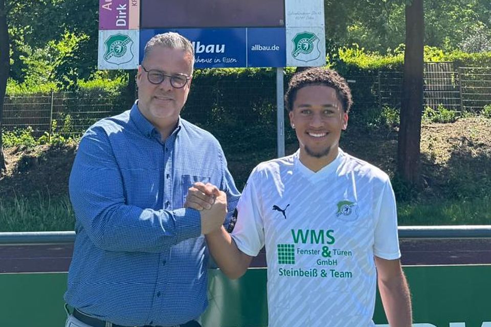 Len Blackmann (r.) spielt ab Sommer für die SpVg. 