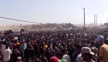Gazakrieg: Palästinenser stürmen Lebensmittelverteilungszentrum in Rafah