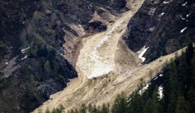 Kanton Wallis: Gletschersturz zerstört Teile von Schweizer Dorf