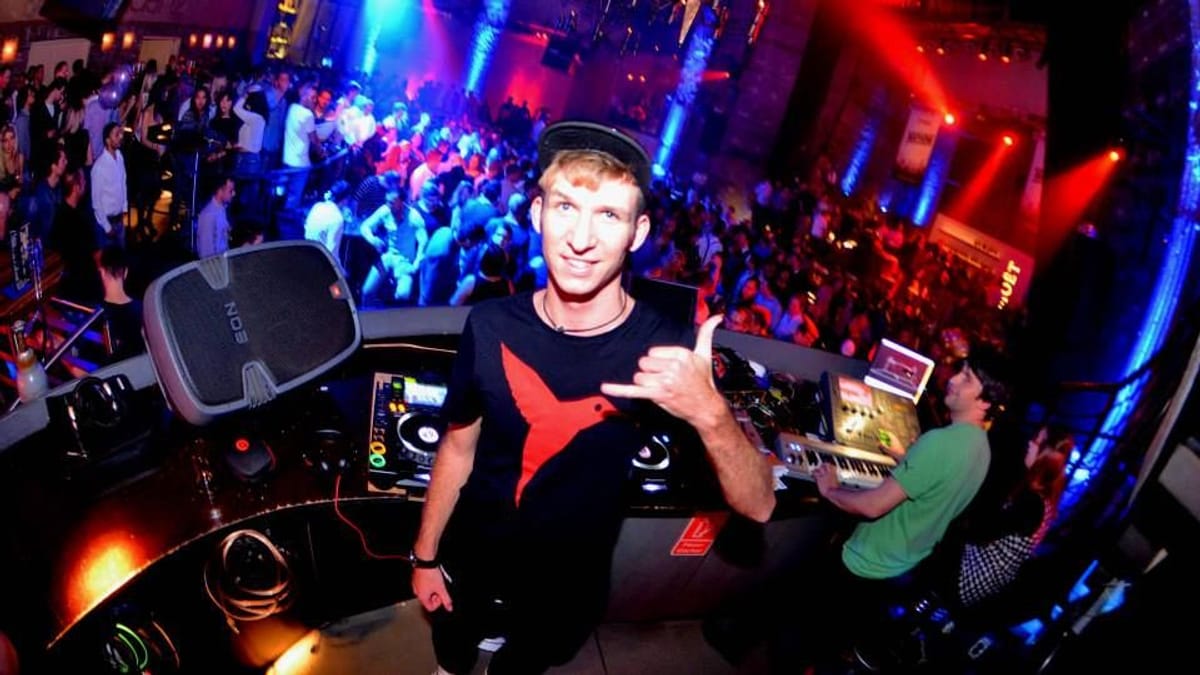 DJ Henky Oltrogge alias Yohenkwart ist ein internationaler Star