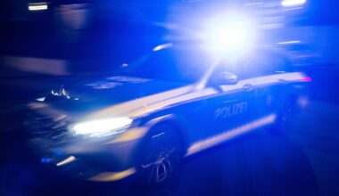 21-Jähriger ruft Polizei und wird selbst wegen Raubs festgenommen