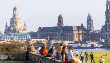 Offenbar rassistische Parolen am Elbufer – Polizei ermittelt