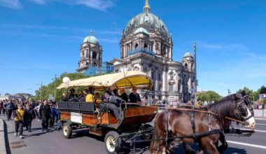 Archivbild: Mit einer Prozession am 09.05.2024 durch Berlin-Mitte haben die evangelischen Kirchen in der Hauptstadt Christi Himmelfahrt gefeiert. (Quelle: dpa/Rolf Zoellner)
