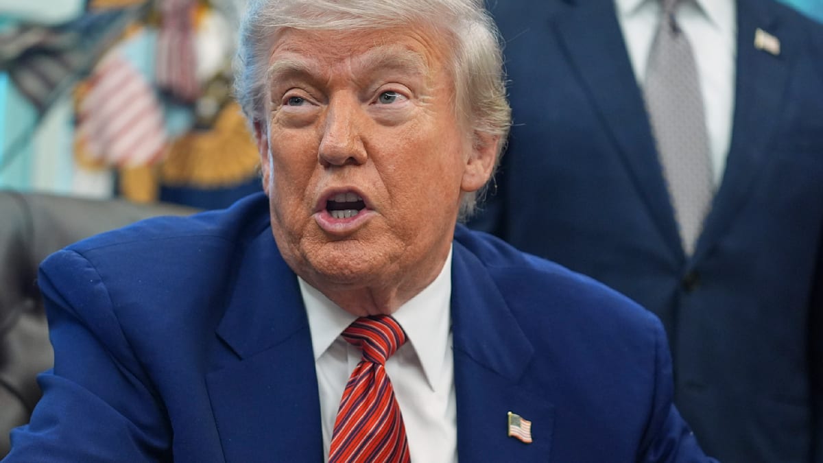 Als eine Reporterin nach „TACO“ fragt, wird Trump wütend