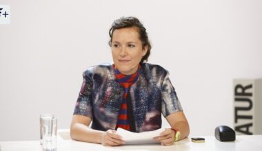 Rezension zu Barbi Markovićs „Stehlen Schimpfen Spielen“