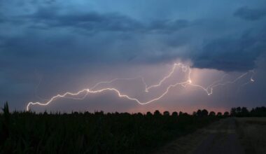 Massive Sturmfront mit Starkregen und Hagel zieht auf