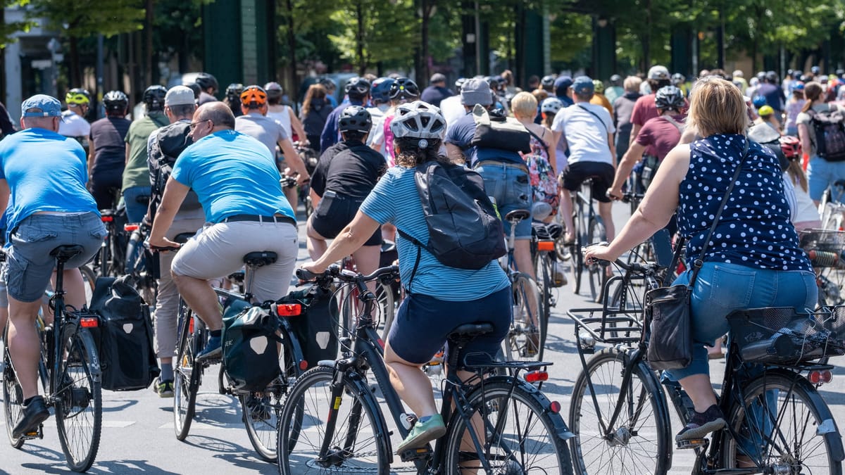 Fahrrad-Sternfahrt in Berlin: Stadtautobahnen für Autos gesperrt