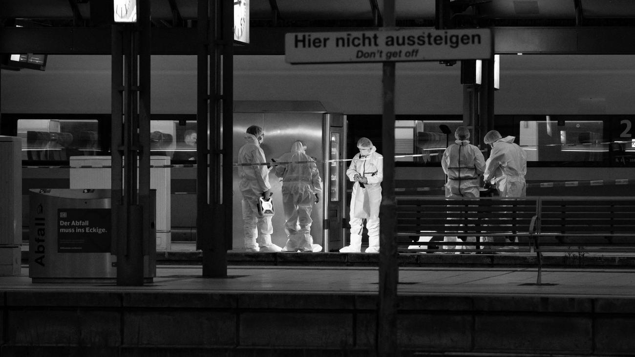 Hamburg: Eine Frau, ein Messer, ein voller Bahnsteig