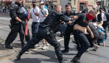 Linke blockieren rechte Demo „Gemeinsam für Deutschland“