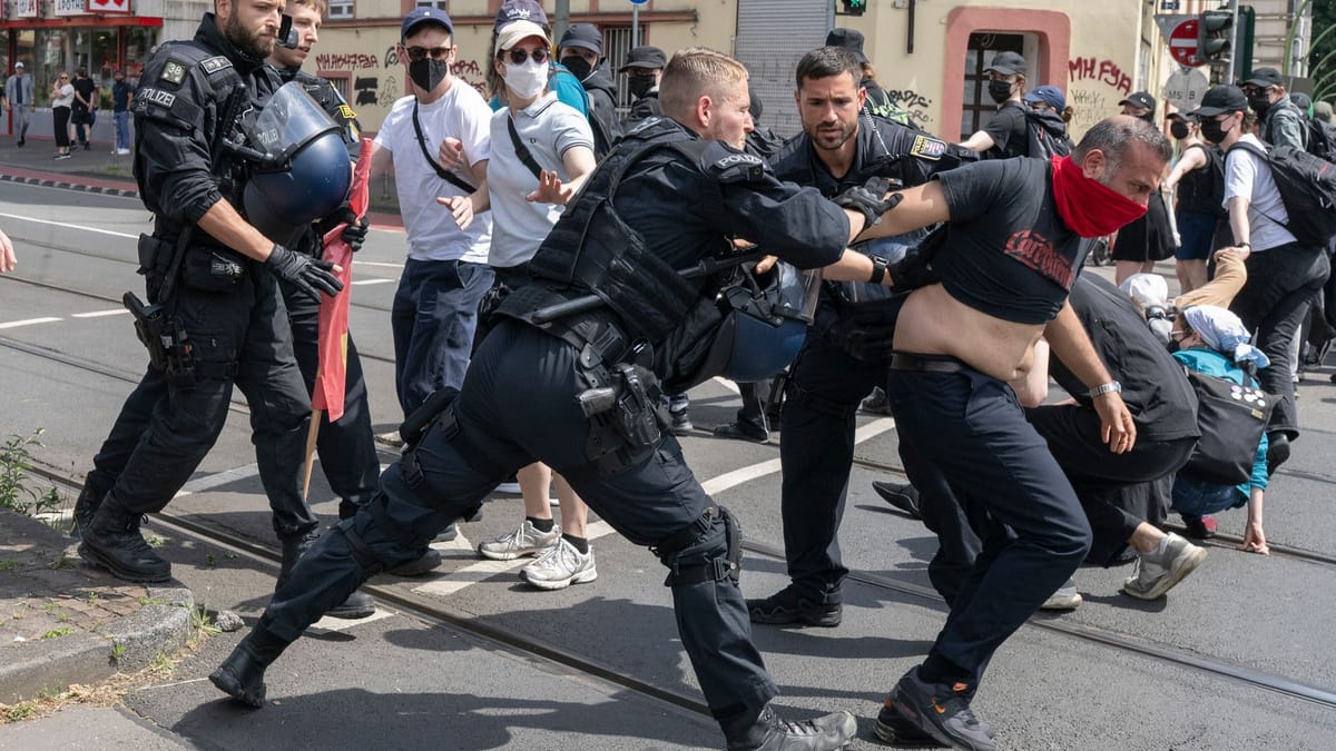 Linke blockieren rechte Demo „Gemeinsam für Deutschland“