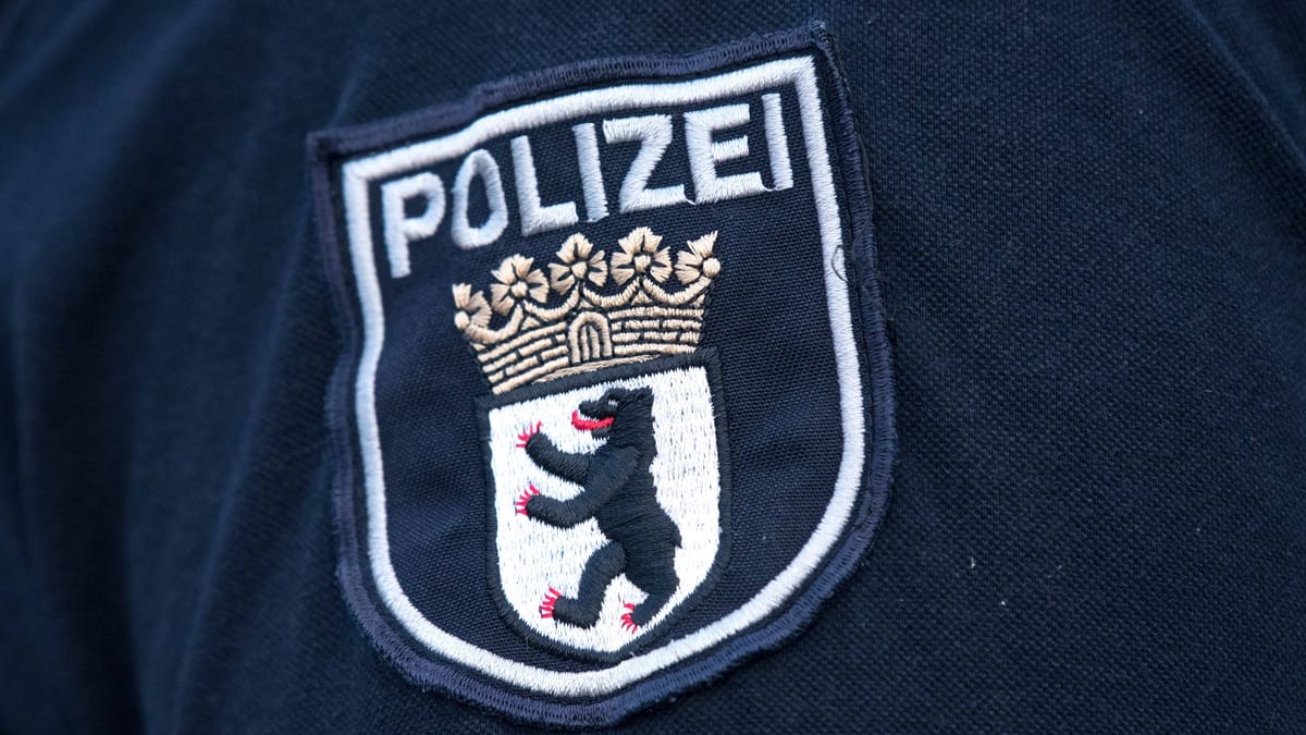 Demonstranten besetzen Gebäude in ehemaliger Stasi-Zentrale