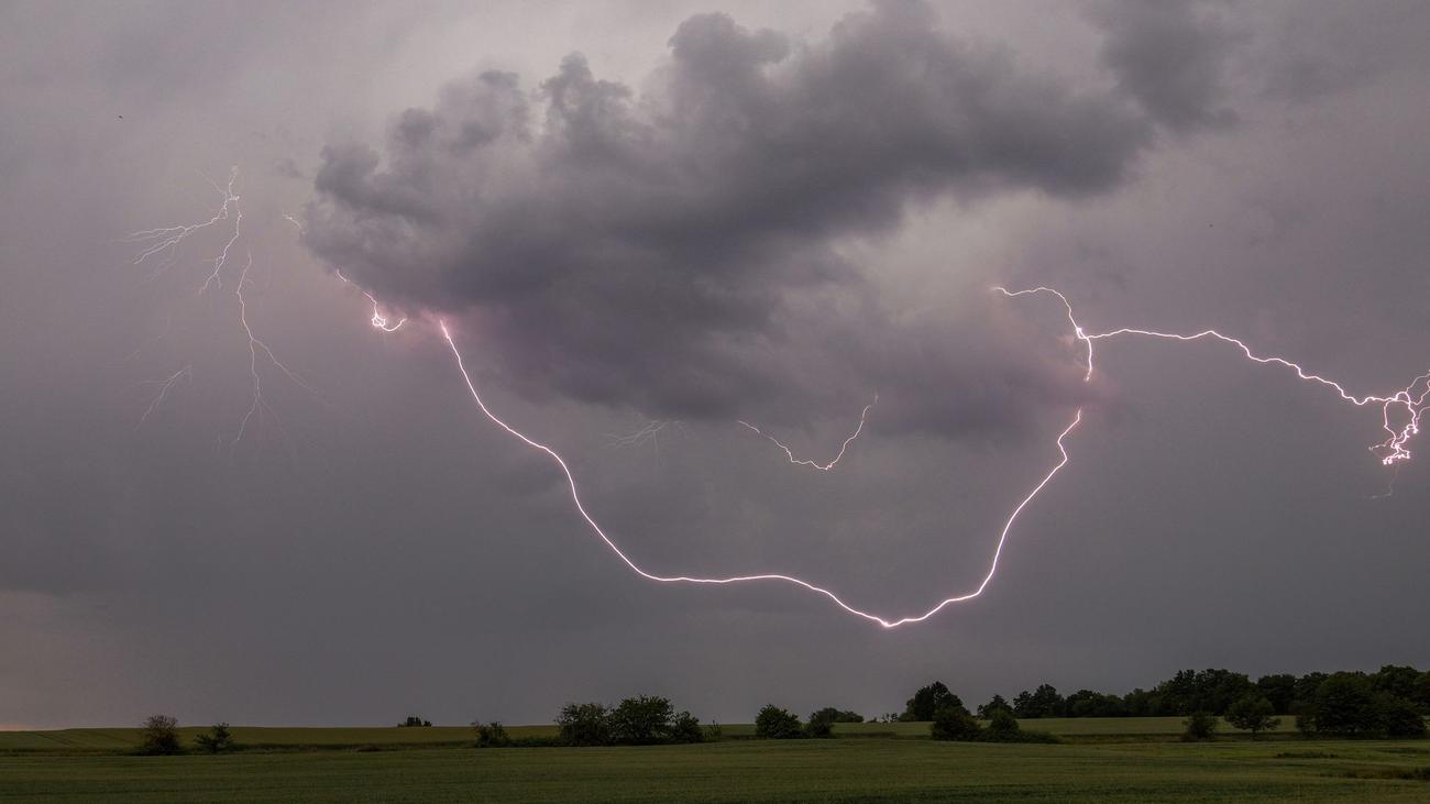 Pride-Festival: Unwetter in Wiesbaden stoppt Feiernde