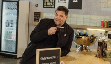 „Kitchen Impossible“: Mälzers Küchen-Chef abgewatscht | Unterhaltung