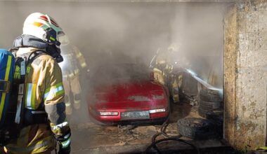 Nachbarin rief Feuerwehr: Garagenbrand sorgte für Einsatz von 60 Einsatzkräften in Münster