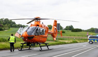 Hubschrauber landet in Essen auf großer Straße