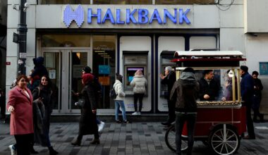 Türkische Bank erklärt vor dem Obersten Gerichtshof der Vereinigten Staaten, sie sei von den Sanktionen gegen den Iran ausgenommen.