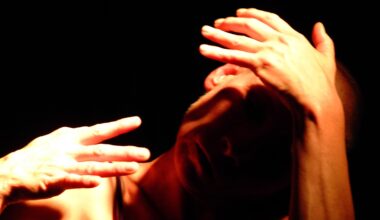 Fine Kwiatkowski tanzt "Laute Stille" im Projekttheater - Foto: Pere Pratdesala